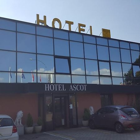 Hotel Ascot Бінаско Екстер'єр фото