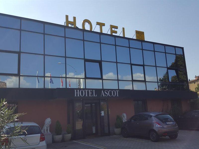 Hotel Ascot Бінаско Екстер'єр фото
