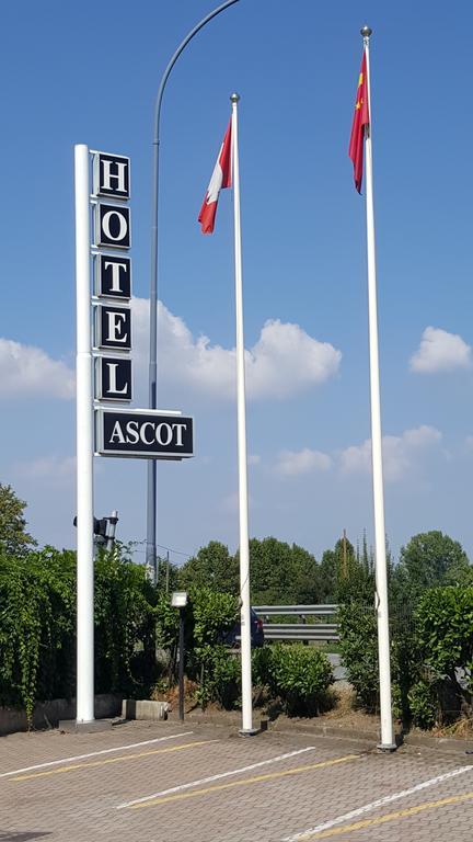 Hotel Ascot Бінаско Екстер'єр фото