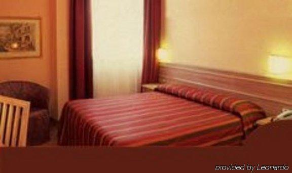 Hotel Ascot Бінаско Номер фото