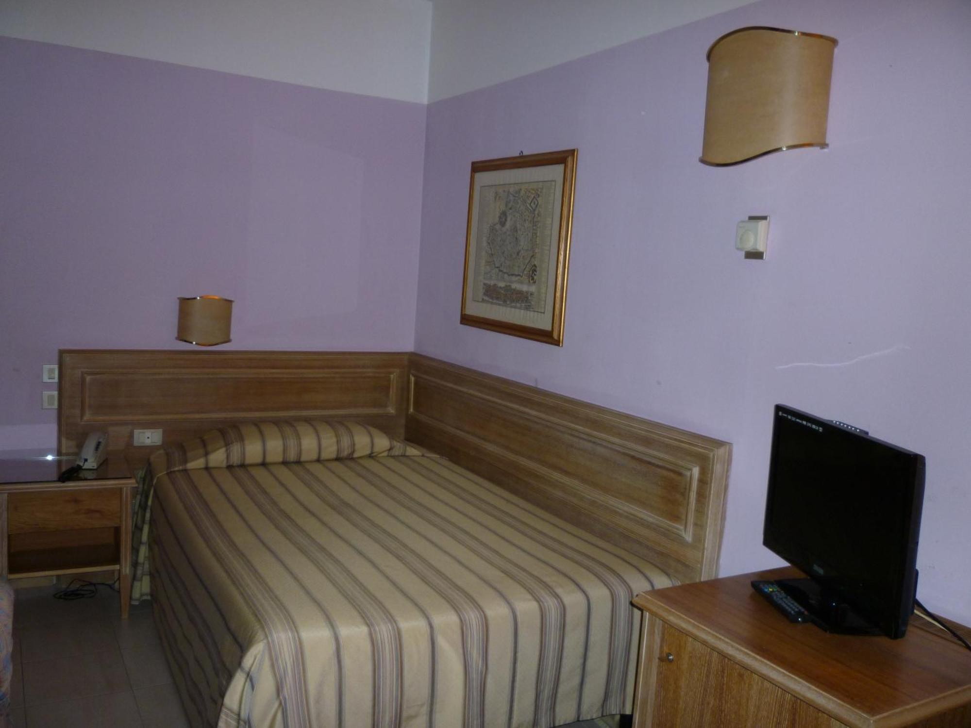 Hotel Ascot Бінаско Екстер'єр фото