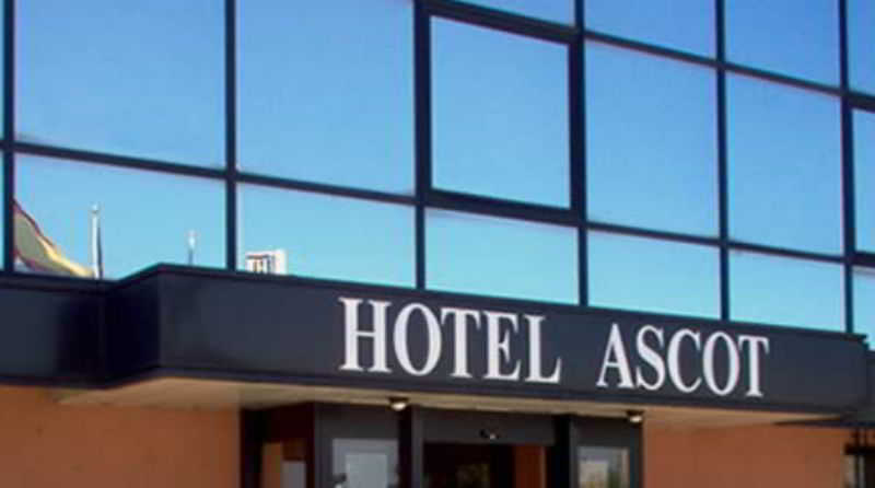 Hotel Ascot Бінаско Екстер'єр фото